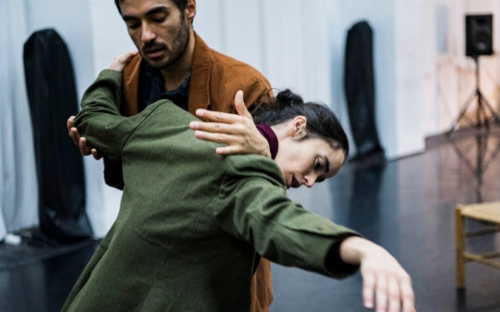 Un viaje íntimo hacia la esencia humana a través de la danza en el Centro Párraga
