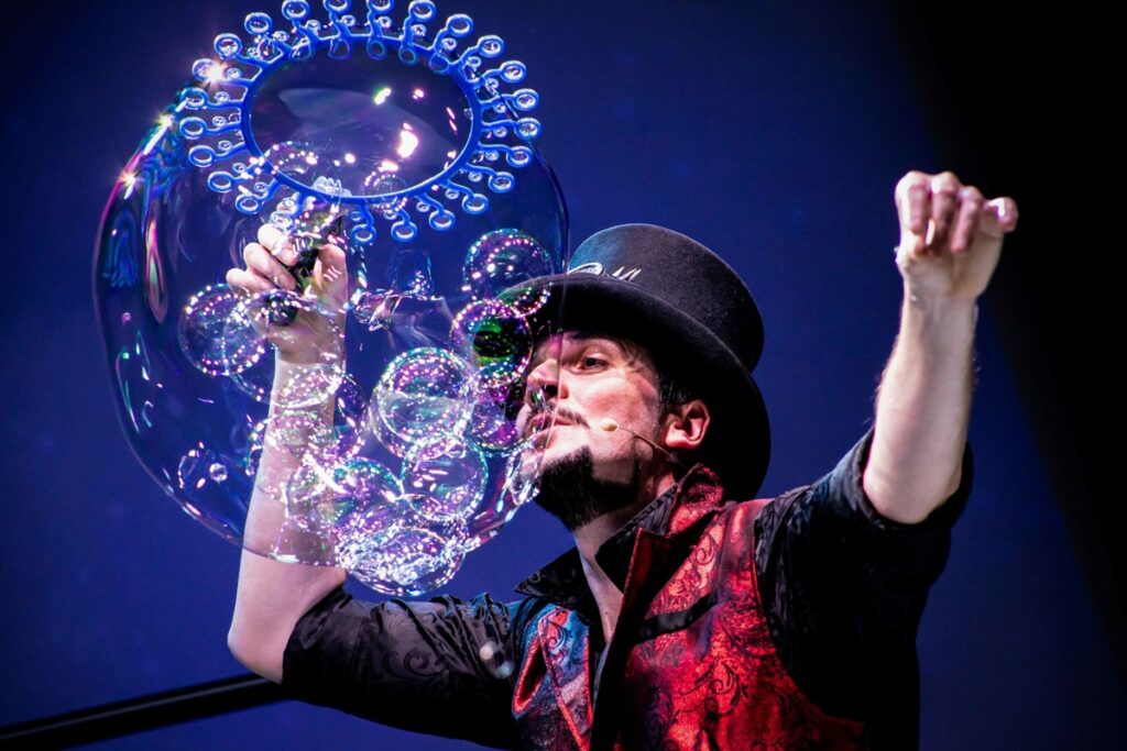 Pompas de jabón como nunca antes has visto en el Teatro Circo Murcia